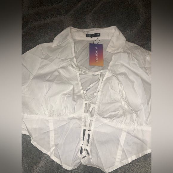 ALL WHITE SHEIN FRONT CUT OUT CROP TOP - Picture 2 of 6